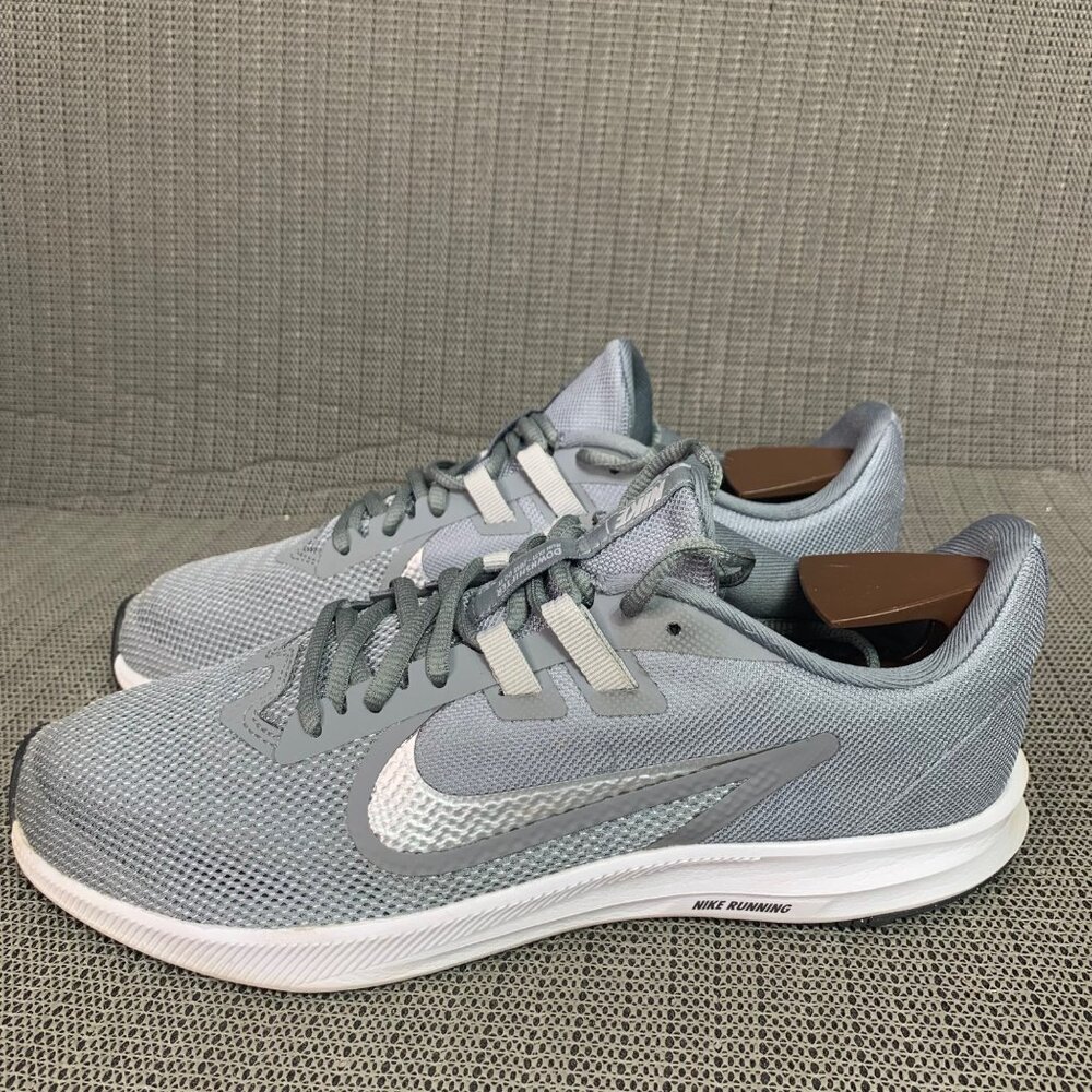 Nike Downshifter 10 Mens Size 10 Running Shoes Gray Mesh